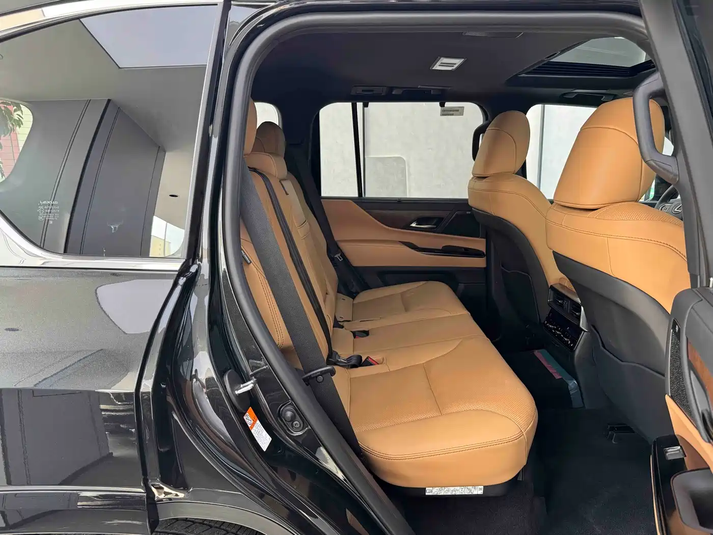 Lexus LX 2025 700h Boundary Edition фото 14