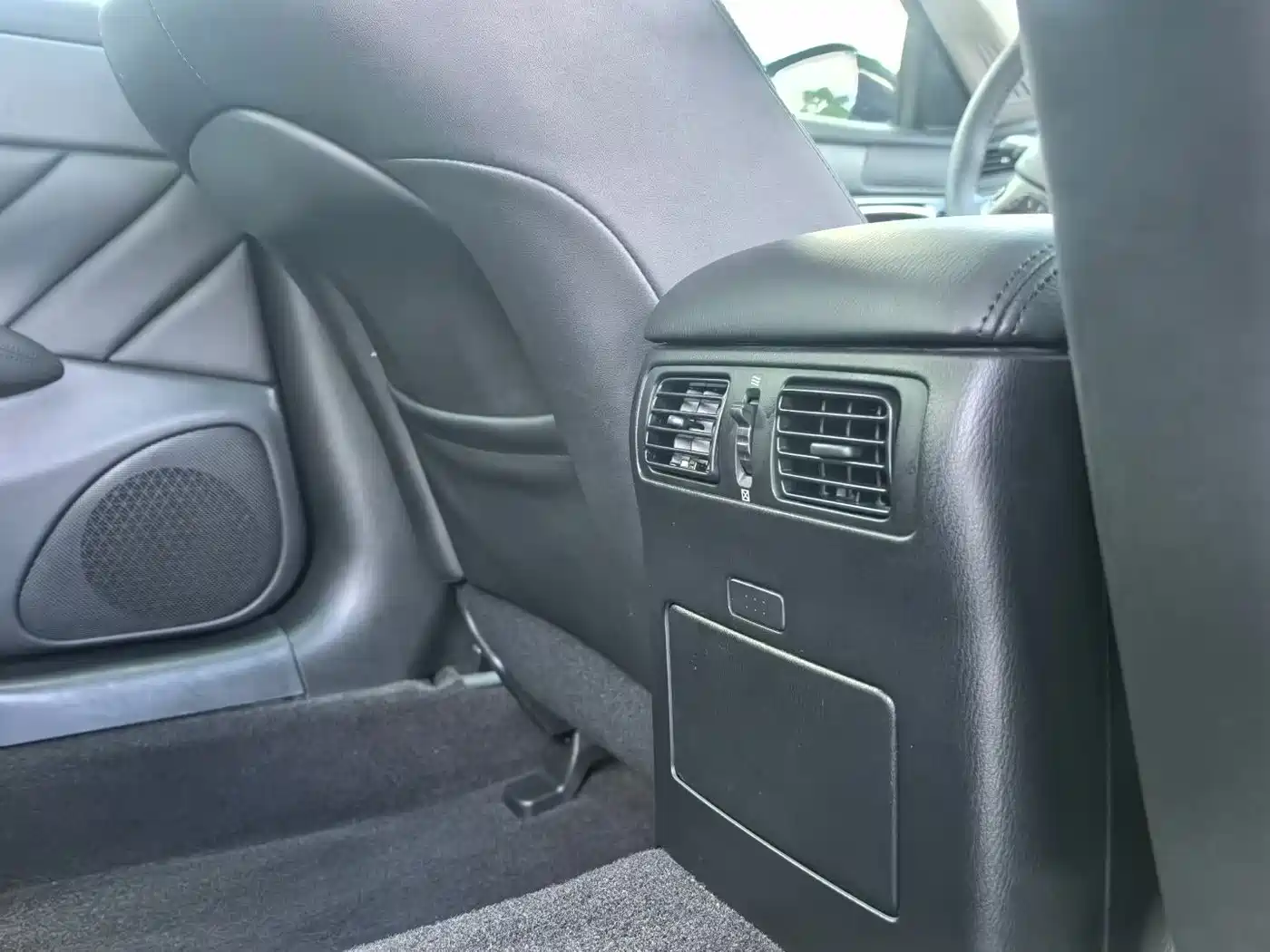 Фото 9 - Infiniti Q70