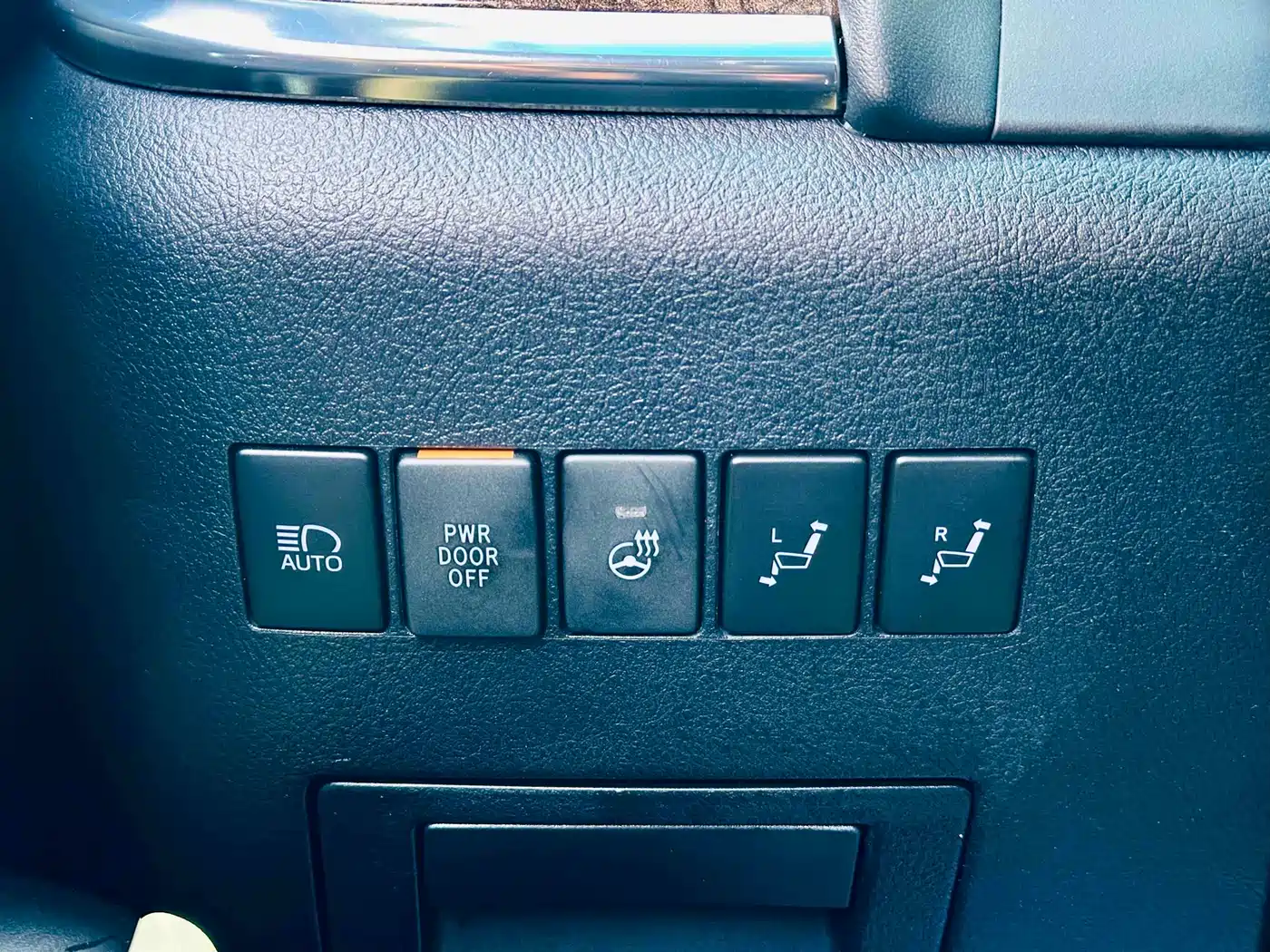 Toyota Vellfire 2020 Hybrid 2.5L Black Gold Limited Edition фото 15
