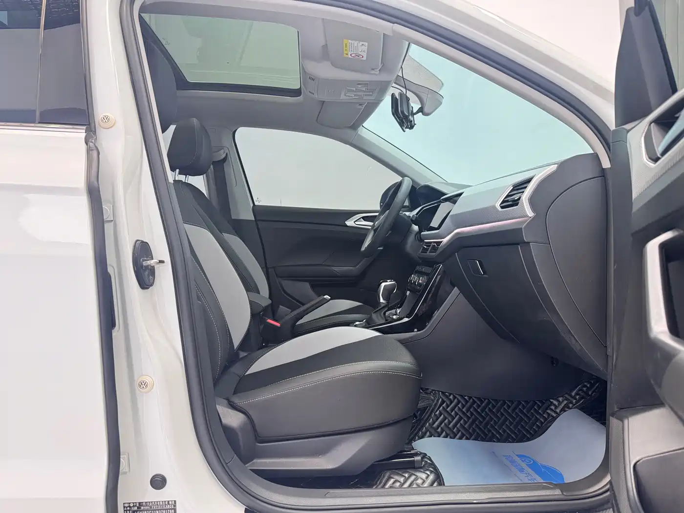 Volkswagen Tanying 2021 1.5L Automatic 30th Anniversary Edition фото 11