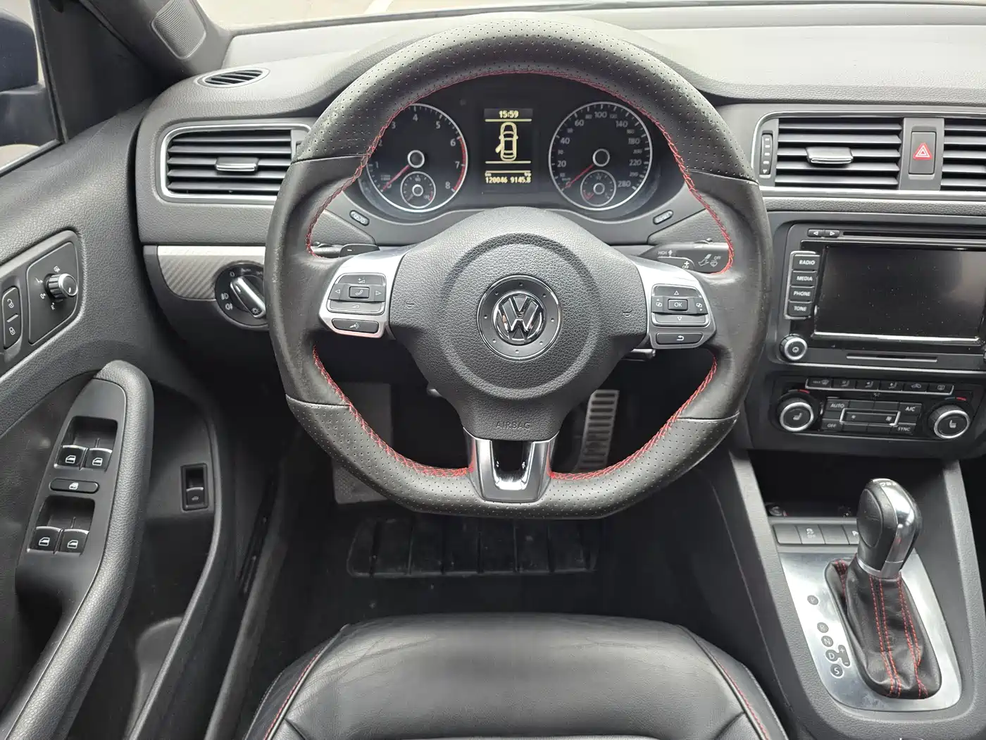 Volkswagen Sagitar 2013 2.0TSI GLI фото 10