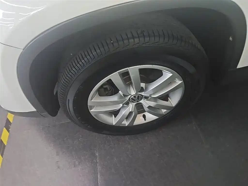 Volkswagen Tiguan 2015 1.8TSI Automatic 2WD Trendline фото 23