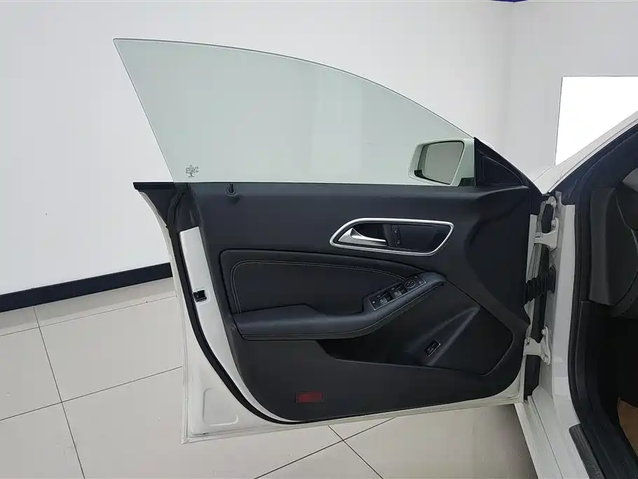 Mercedes-Benz CLA (Import) 2017 Facelift CLA 180 фото 7