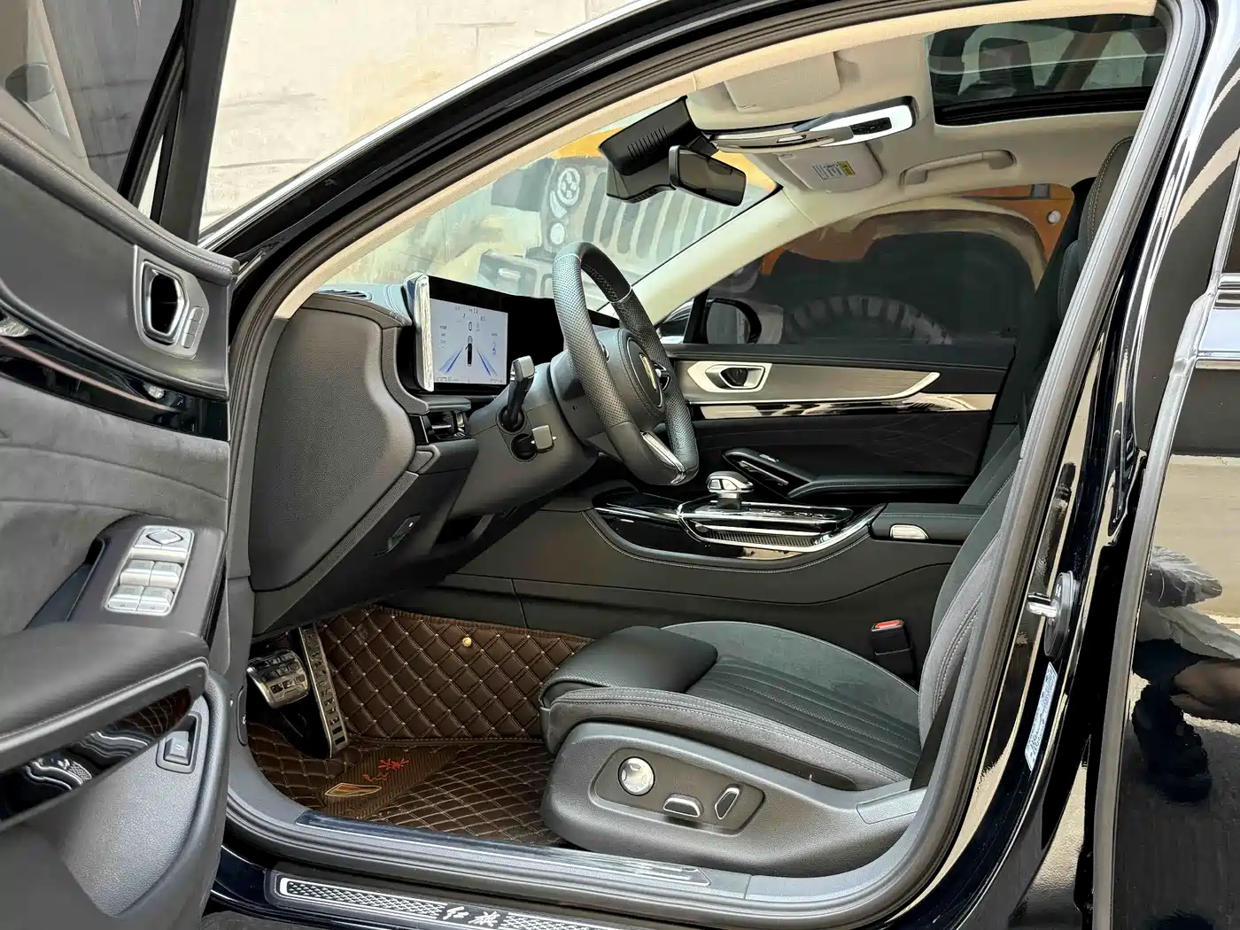 Hongqi H9 2025 2.0T 2WD Qixiang Private Style Edition 5-seater фото 6