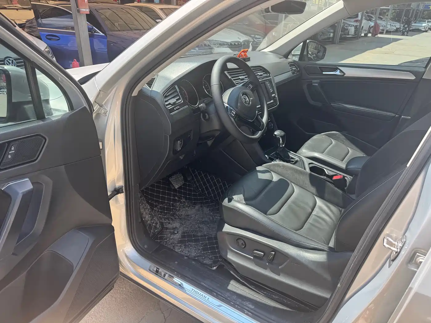 Volkswagen Tiguan L 2018 330TSI Automatic 2WD Luxury Edition фото 15