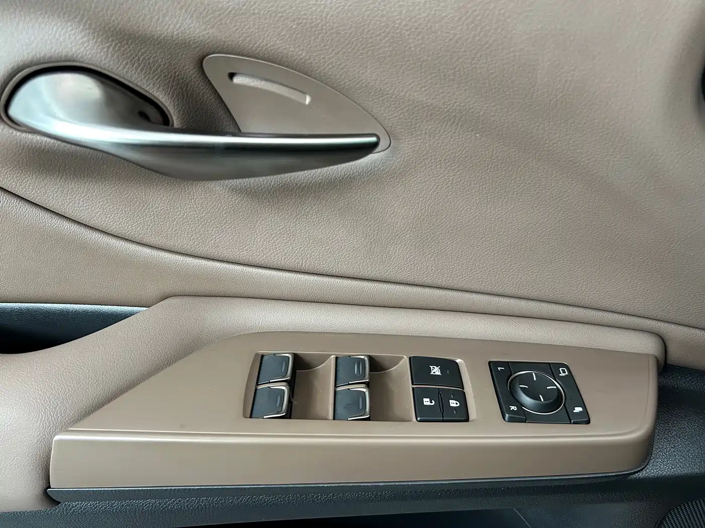 Lexus ES 2025 2025 300h Ultimate Edition