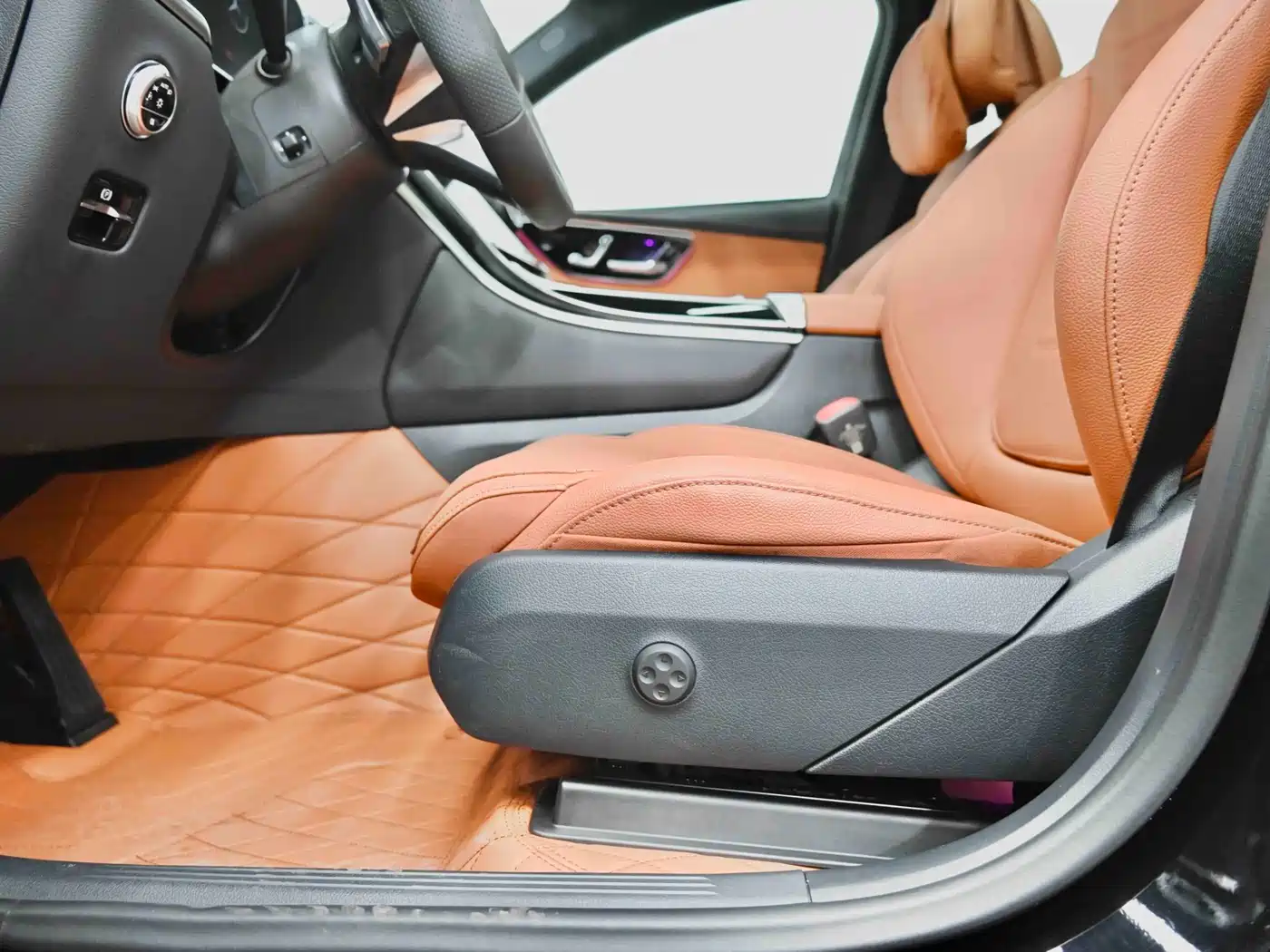Mercedes-Benz GLC 2024 GLC 300 L 4MATIC Dynamic 5-seater фото 28
