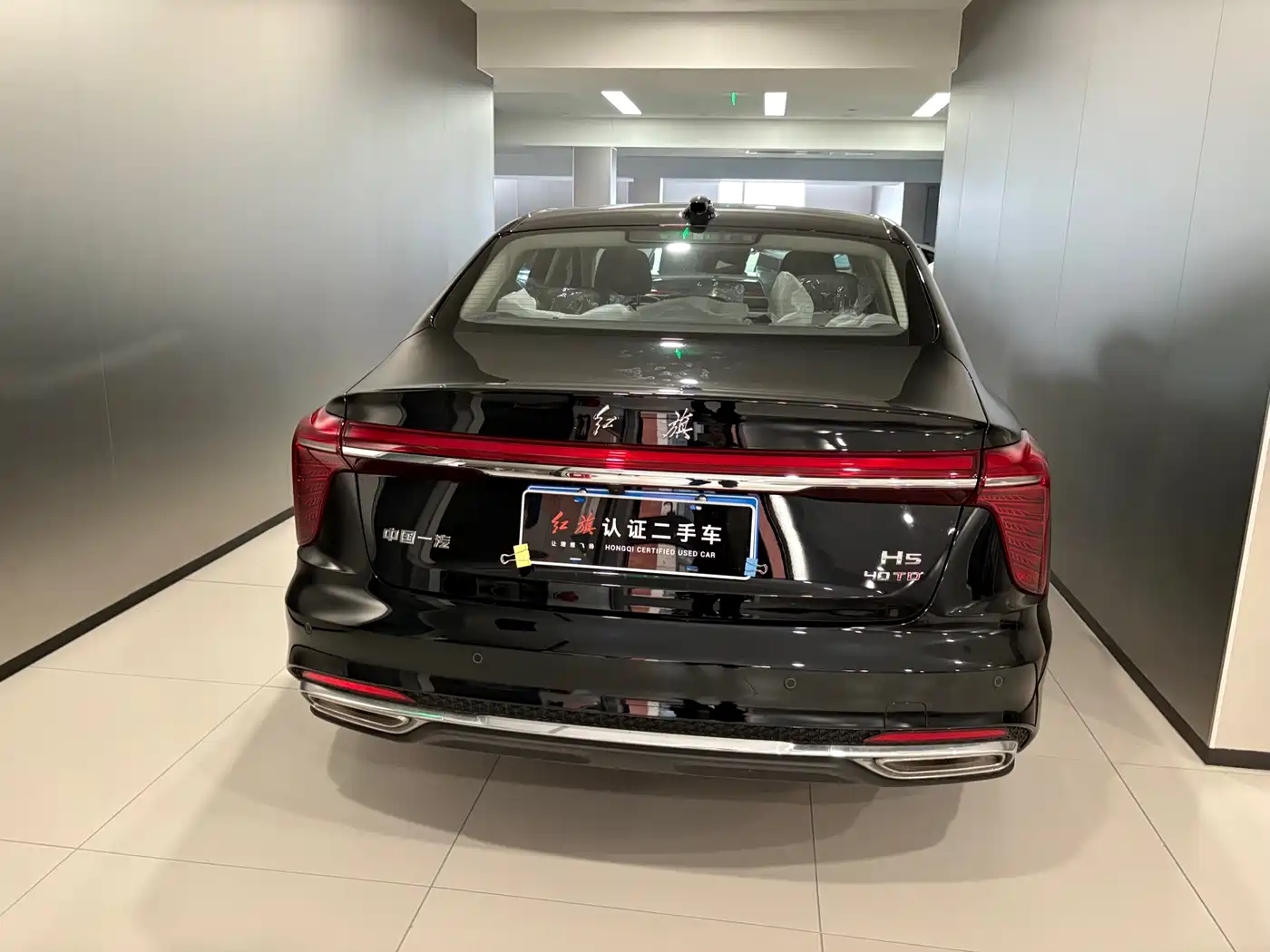 Hongqi H5 2025 2.0T Automatic Flag Celebration 500,000 Units Anniversary Edition фото 4