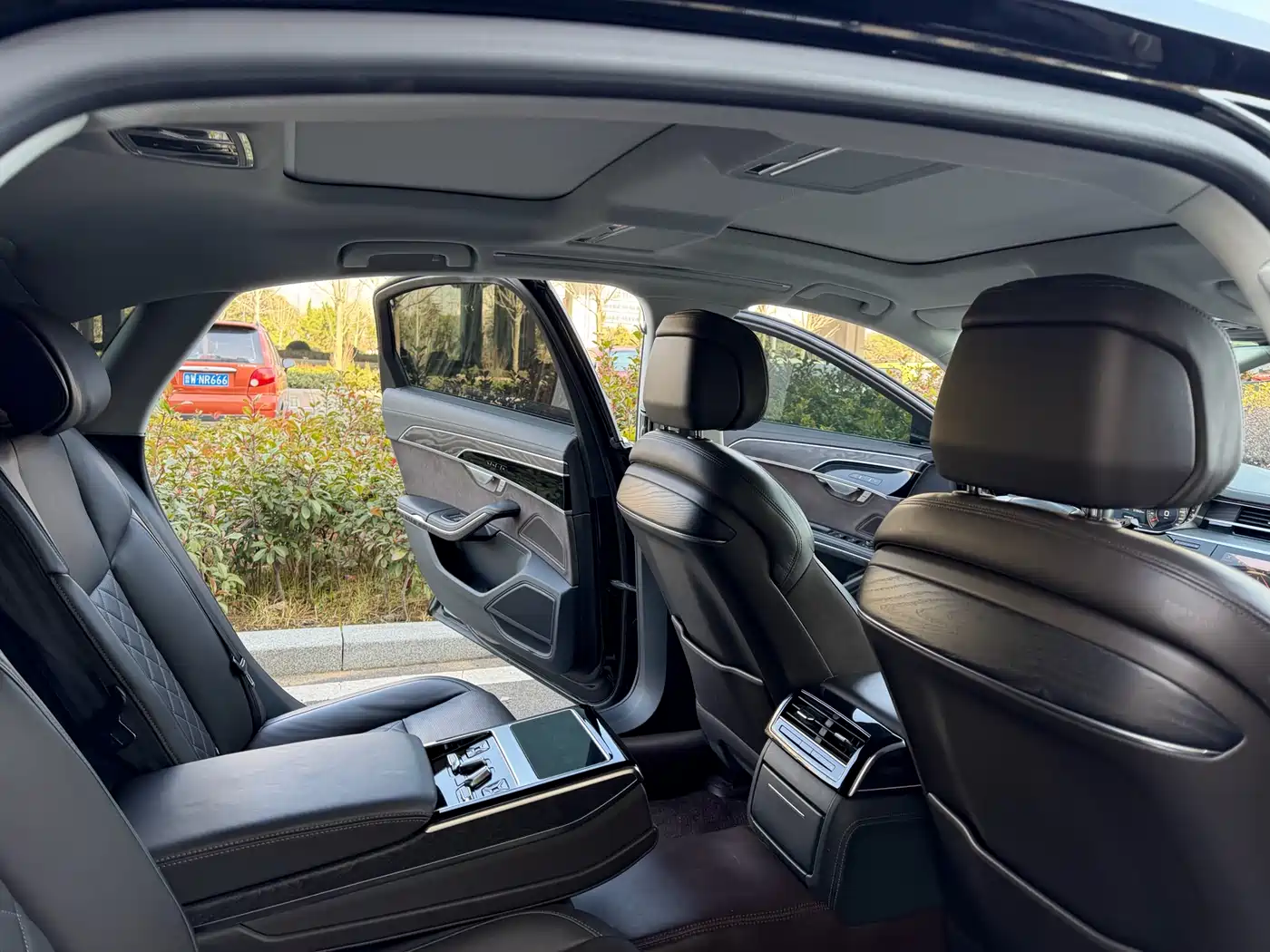 Audi A8 2023 A8L 50 TFSI quattro Exclusive фото 7