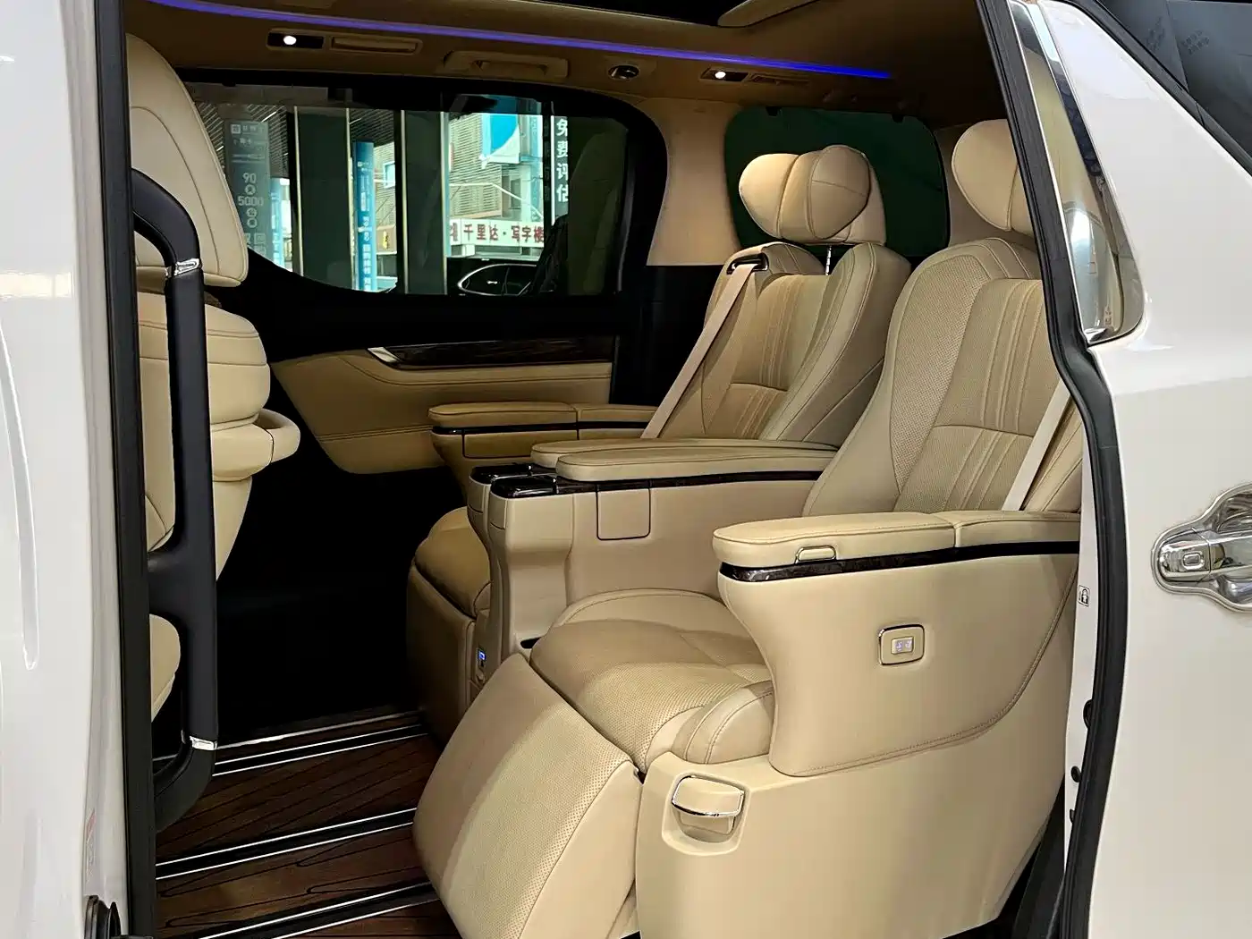 Toyota Alphard 2020 Hybrid 2.5L Premium Edition фото 14
