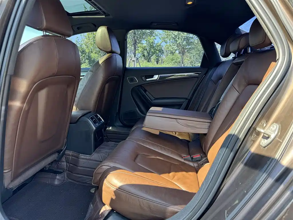 Фото 5 - Audi A4L