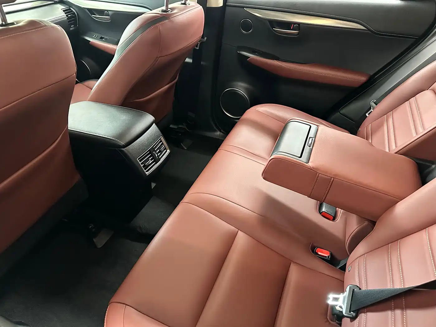 Lexus NX 2015 200t AWD F Sport фото 17