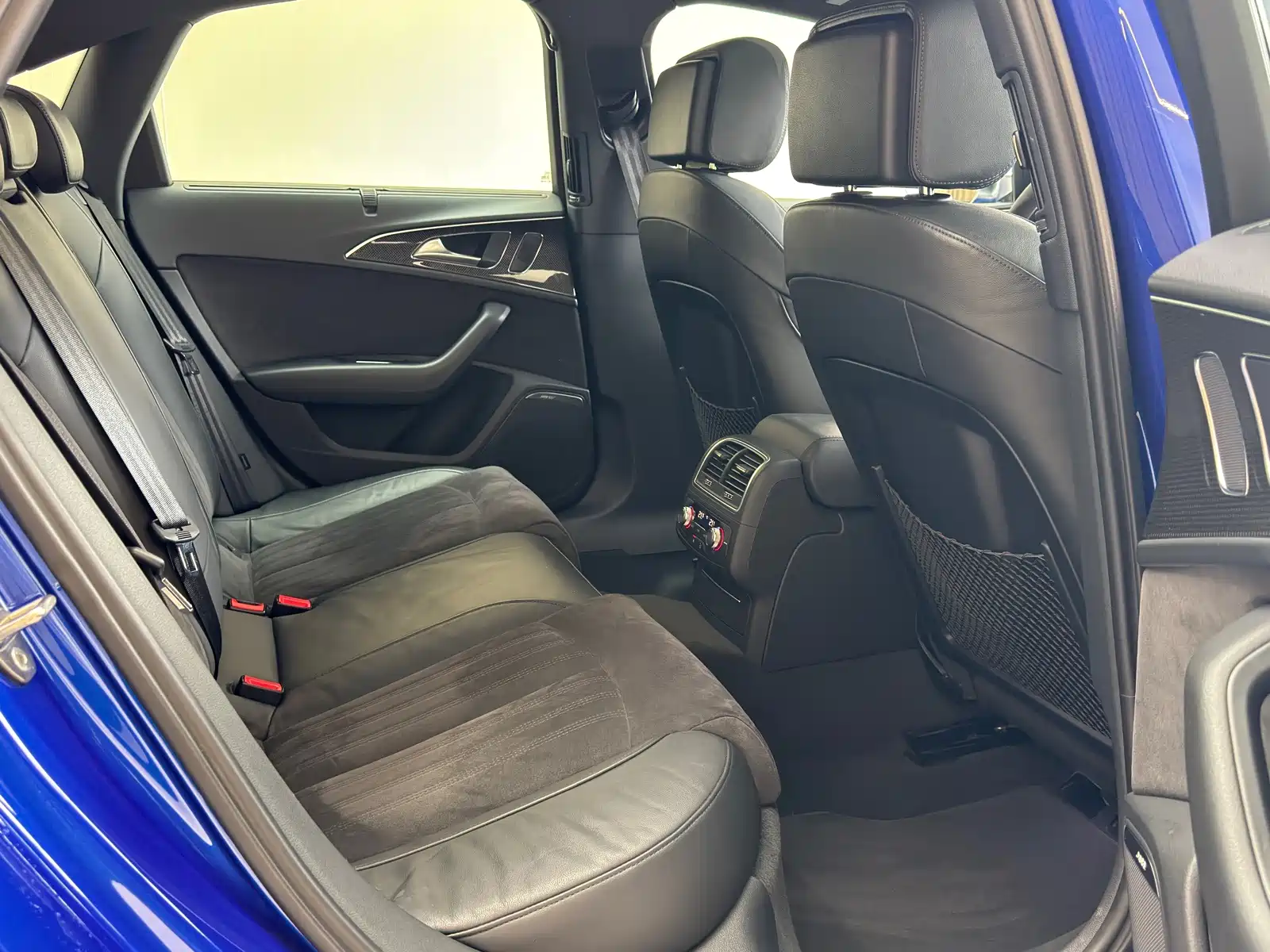 Фото 14 - Audi S6