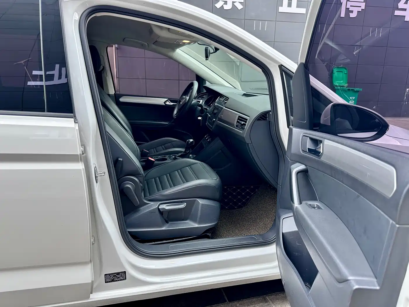 Volkswagen Touran 2018 Touran L 280TSI DSG Trendline 7-seater China V фото 16