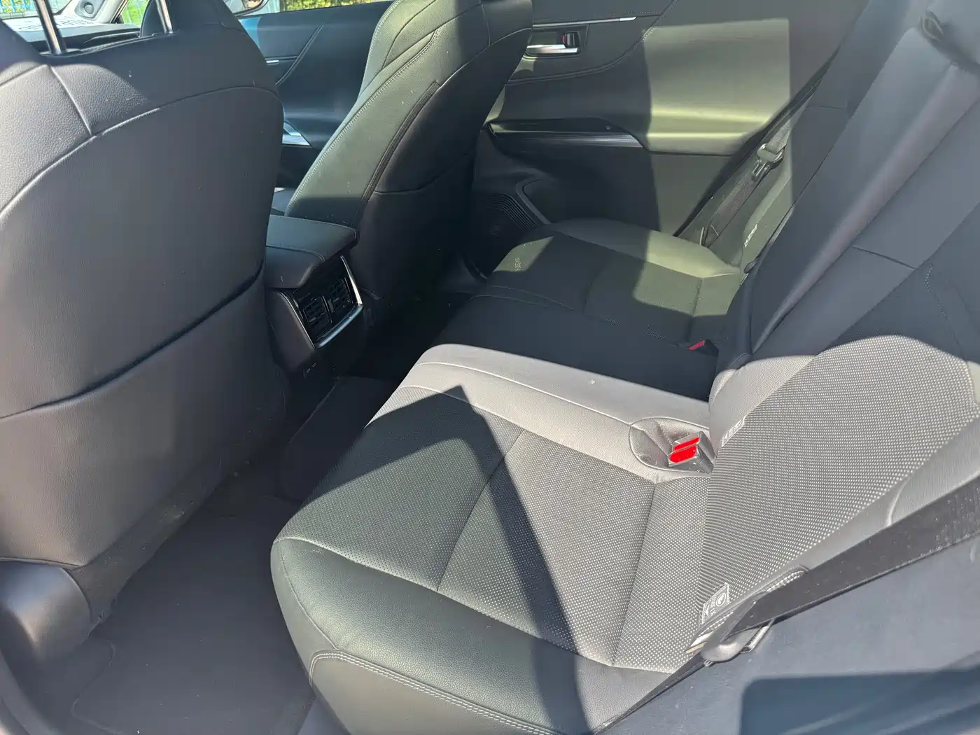 Toyota Venza 2022 2.0L CVT AWD Ultimate Edition фото 4