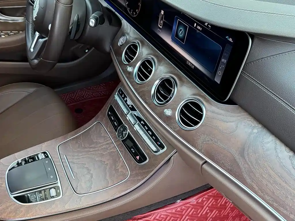 Mercedes-Benz E-Class 2019 E 300 L Fashion фото 4