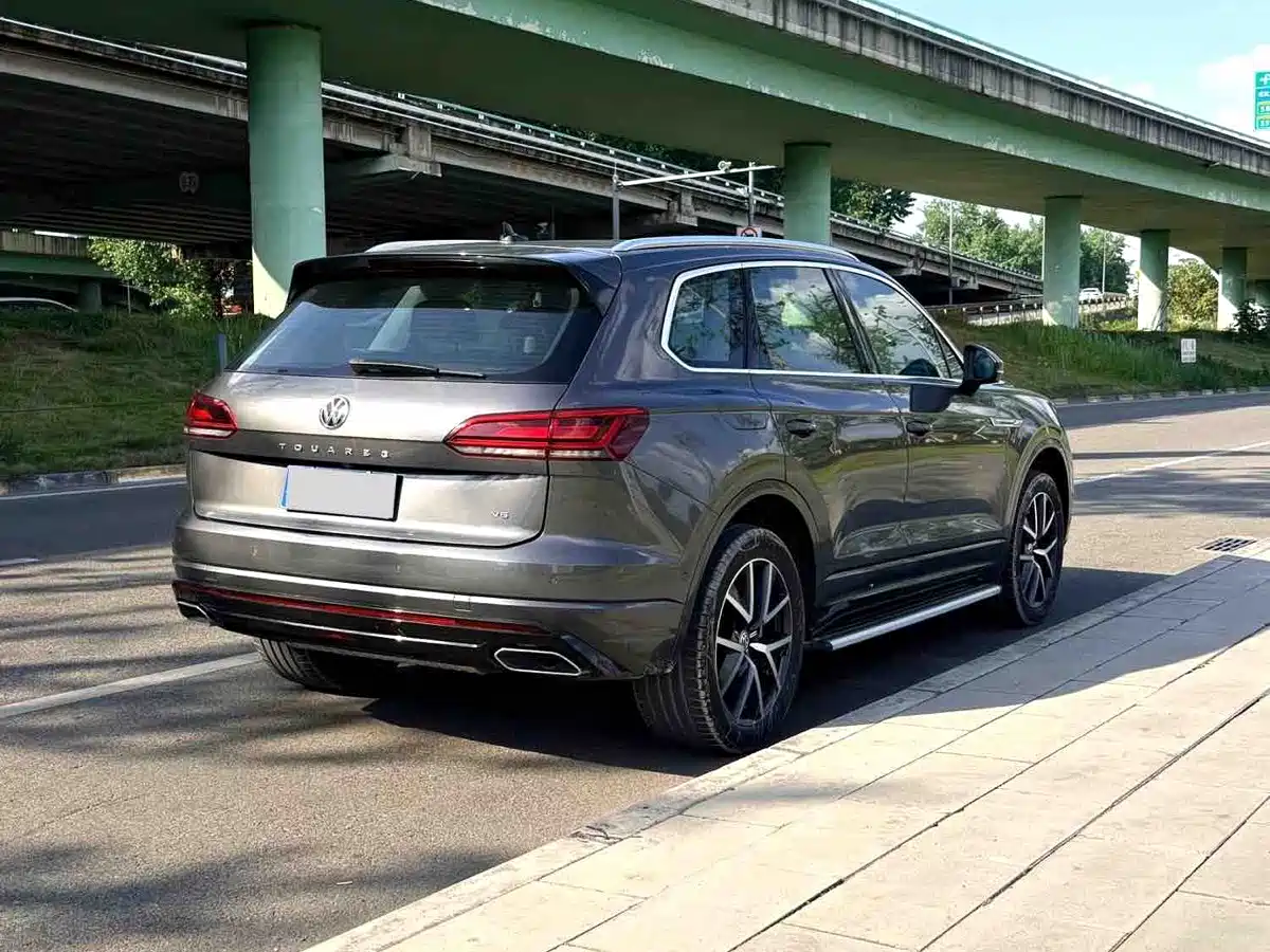 Фото 11 - Volkswagen Touareg