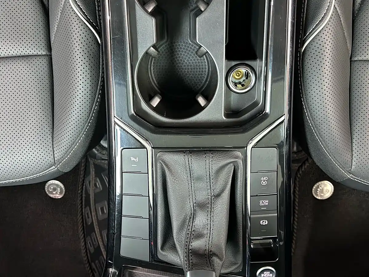 Volkswagen Passat 2024 330TSI Starlight Elite Edition фото 14