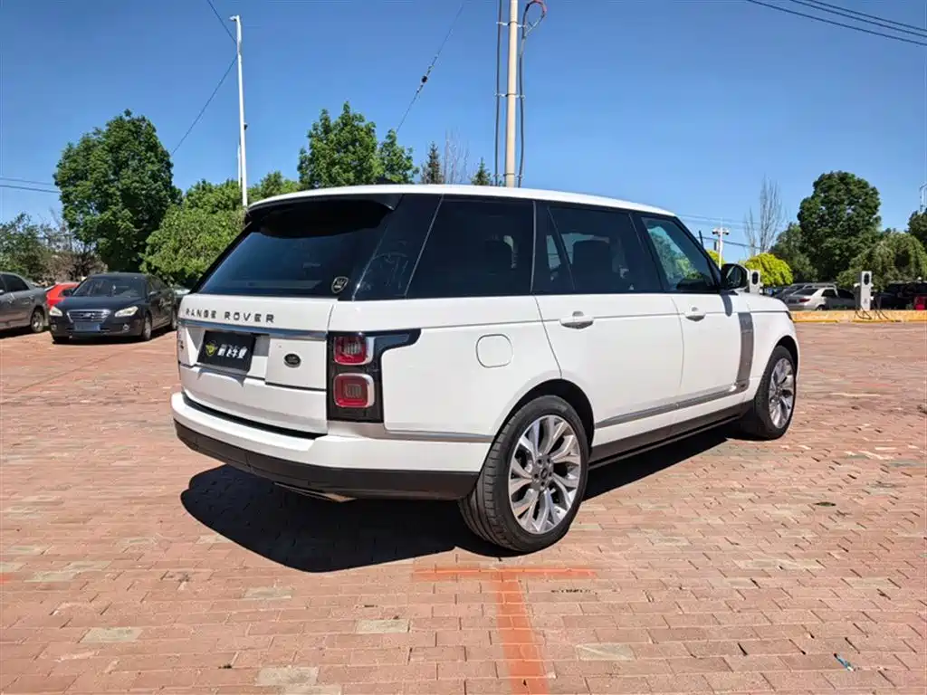 Land Rover Range Rover 2021 3.0 L6 Heritage Extended Classic Edition фото 10