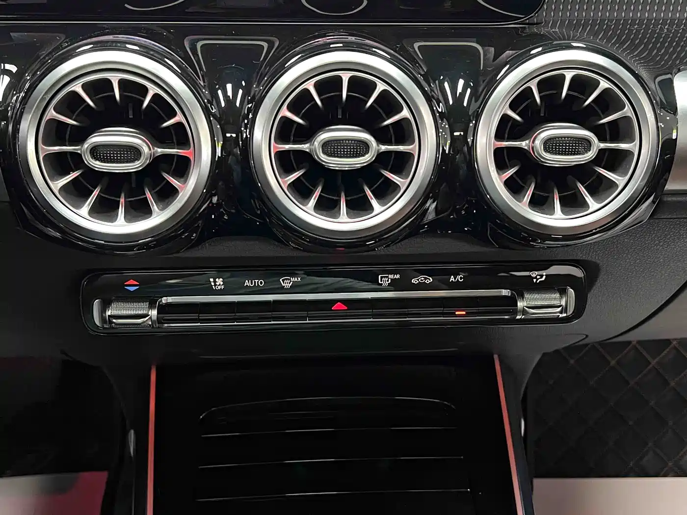 Mercedes-Benz GLB 2021 GLB 200 Dynamic фото 38