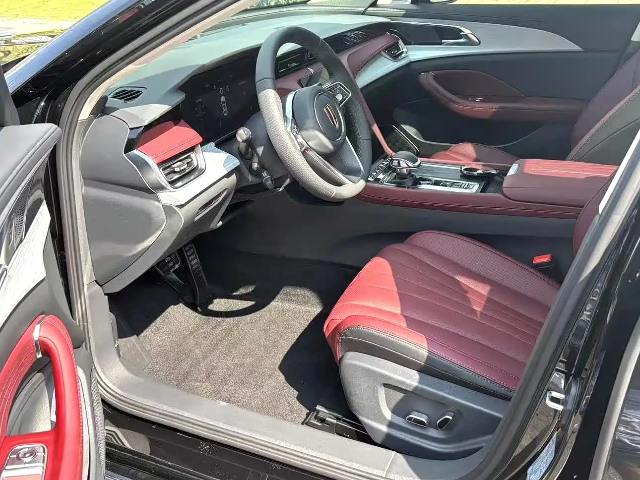 Фото 9 - Hongqi H5