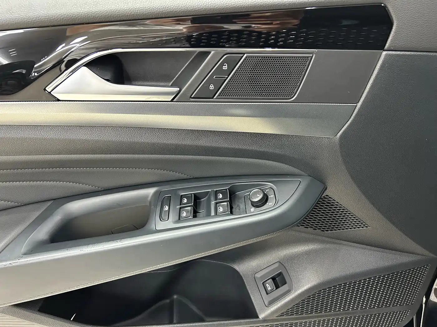 Volkswagen Passat 2024 330TSI Starlight Elite Edition фото 17