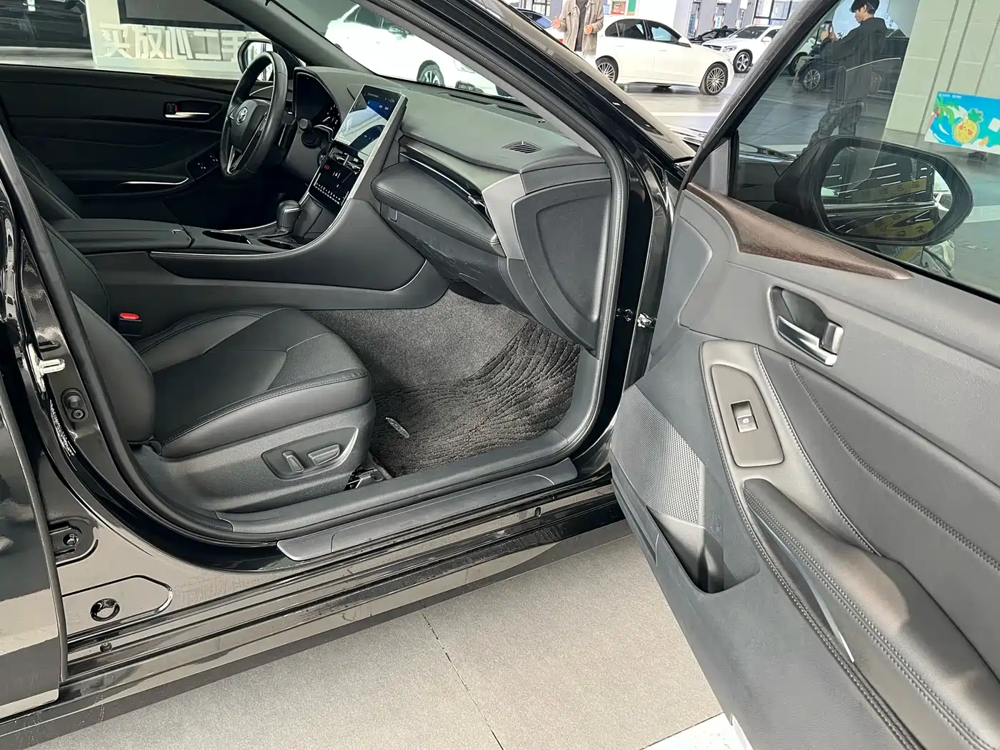 Toyota Avalon 2023 2.5L Luxury Edition фото 11