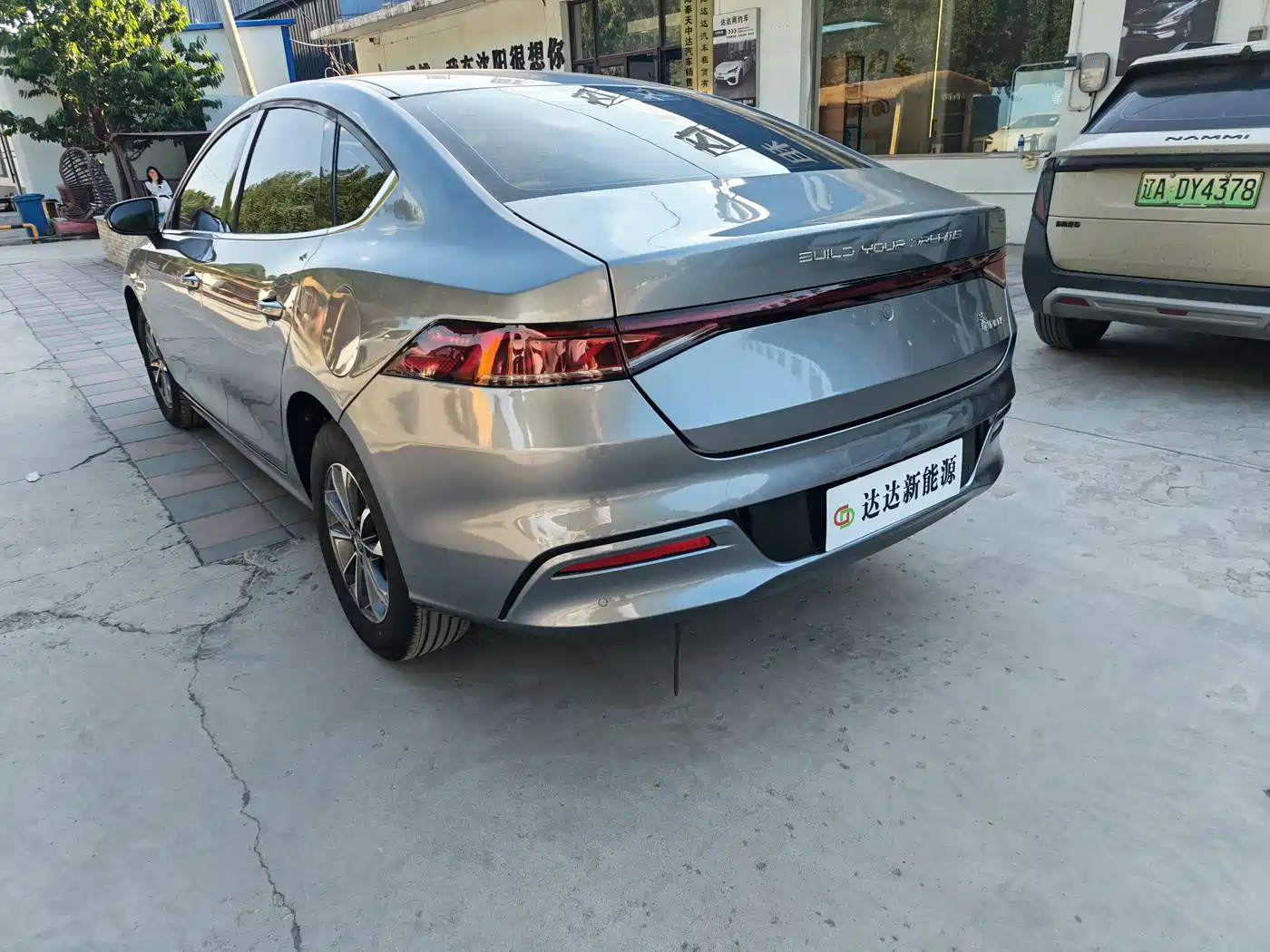 BYD Qin PLUS 2024 Glory Edition DM-i 55KM Leading фото 7