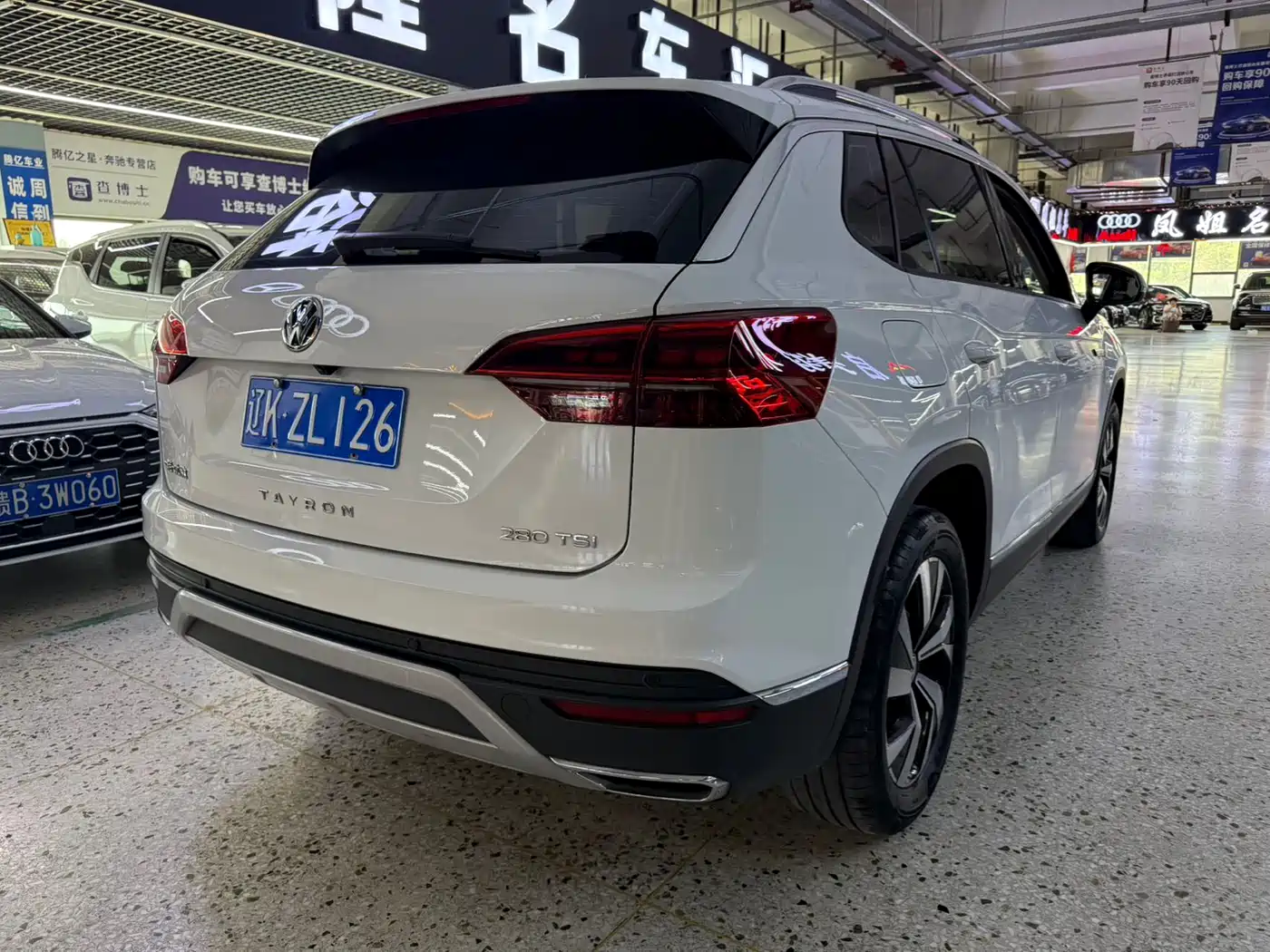 Volkswagen Tayron 2022 280TSI 2WD Luxury Smart Connect Edition фото 6