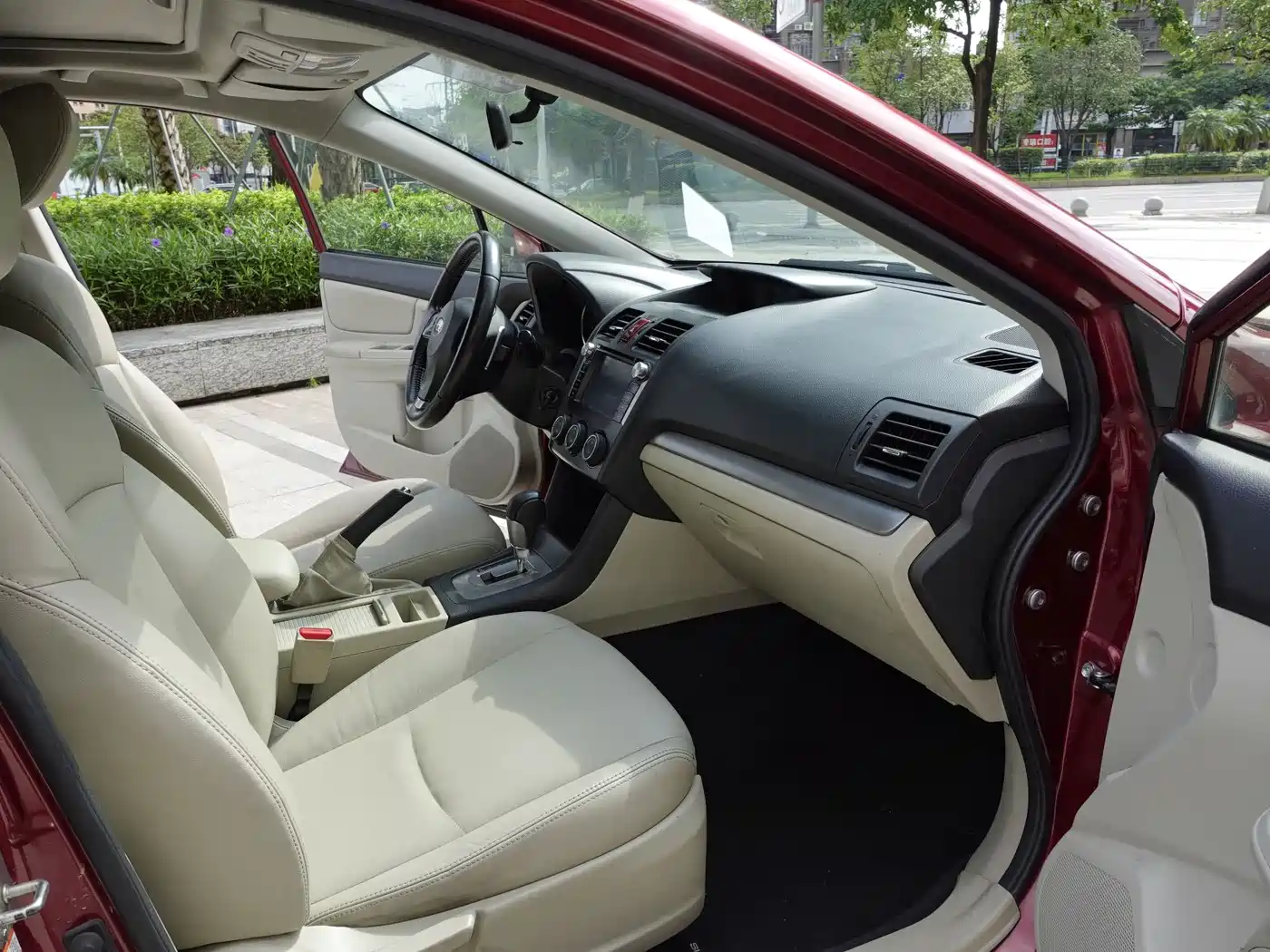 Subaru XV 2012 2.0i Elite Edition фото 10