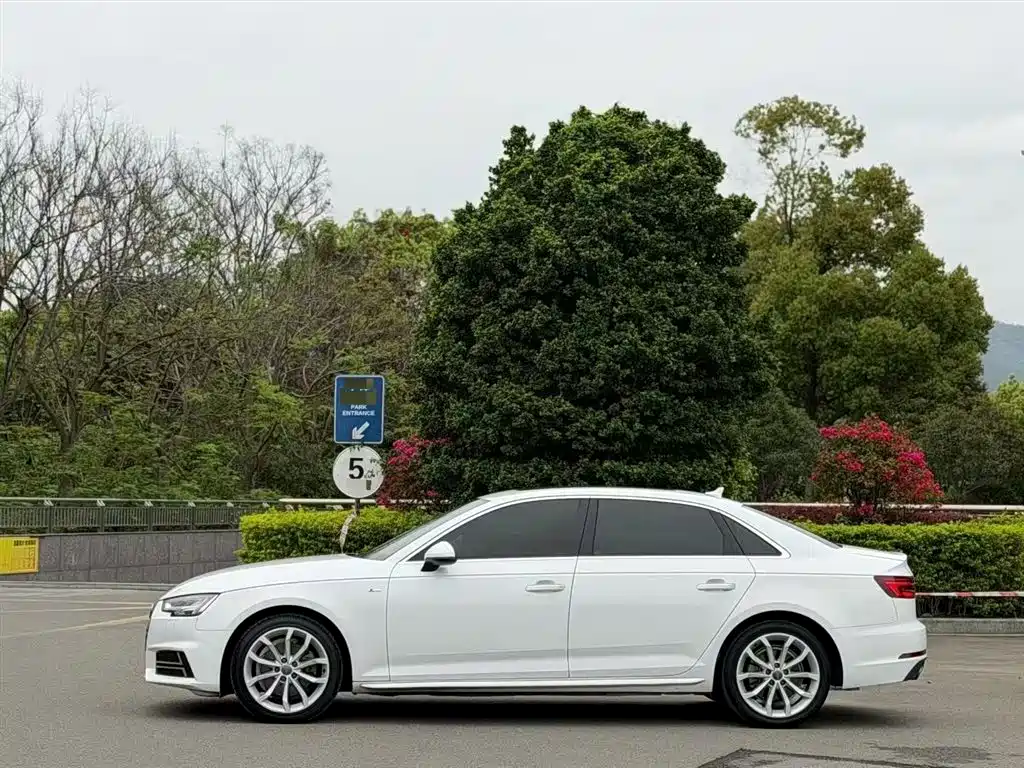 Audi A4L 2018 30th Anniversary 40 TFSI Fashion фото 3