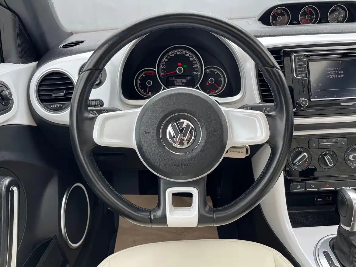 Volkswagen Beetle 2018 180TSI Trend Joy Edition фото 15