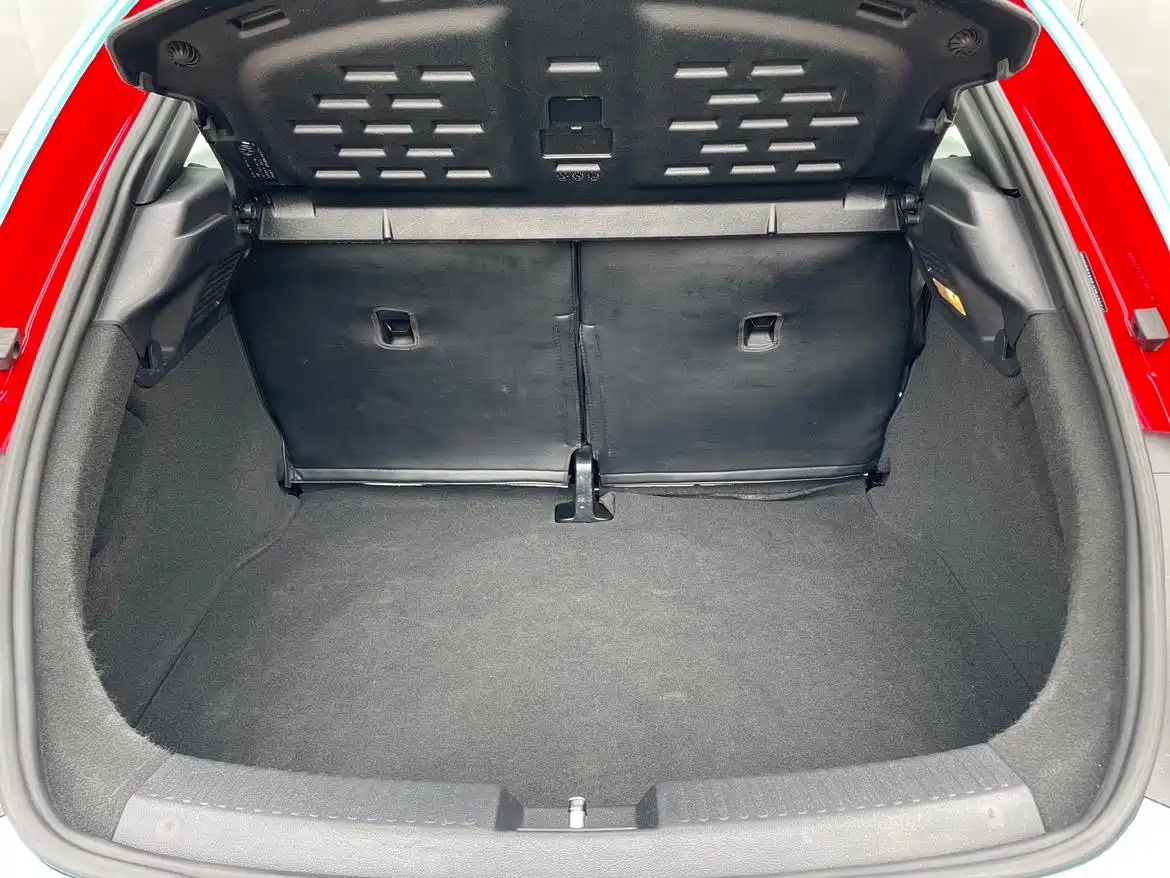 Volkswagen Beetle 2018 180TSI Trend Joy Edition фото 25