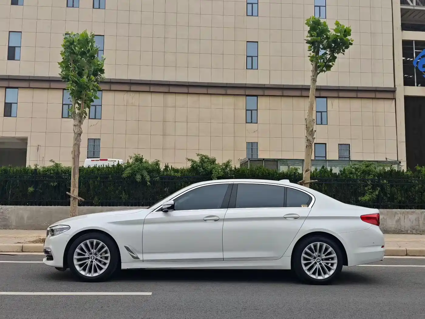 BMW 5 Series 2020 530Li Premium Luxury Package фото 3