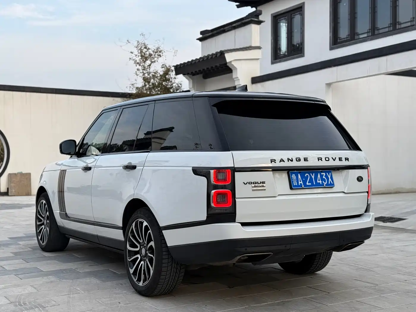 Land Rover Range Rover 2018 3.0 SC V6 Golden Age Edition фото 12