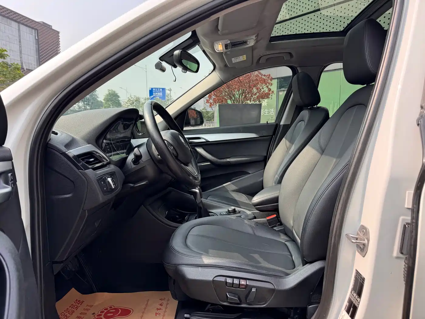 BMW X1 2016 sDrive18Li Premium Model фото 16