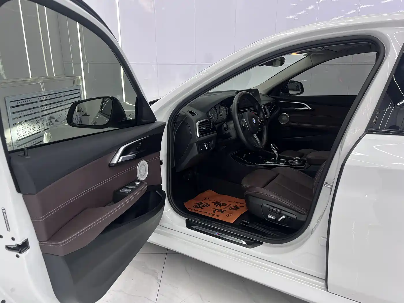 BMW 1 Series 2022 120i M Sport Shadow Edition фото 7