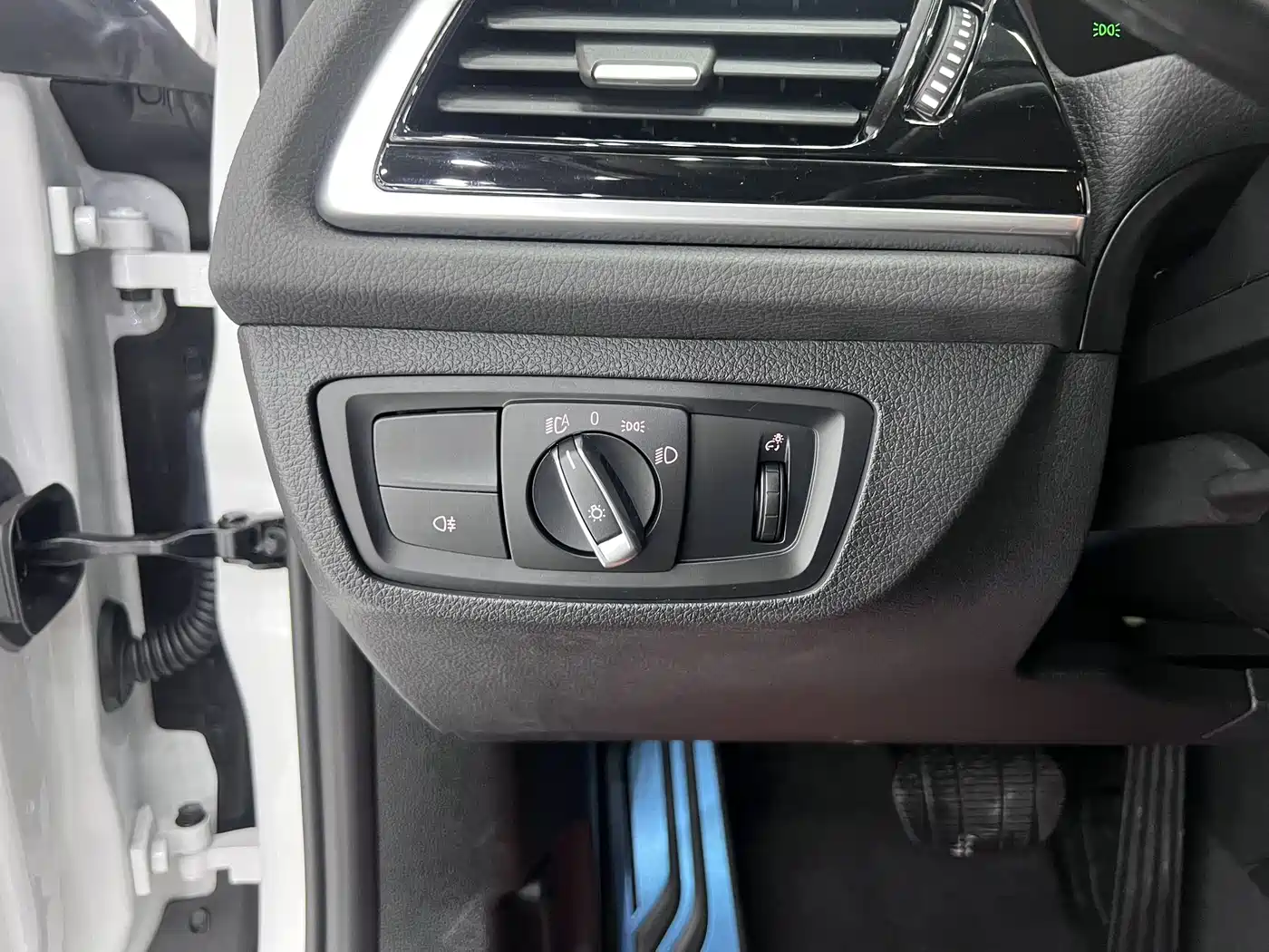 BMW 1 Series 2022 120i M Sport Shadow Edition фото 11