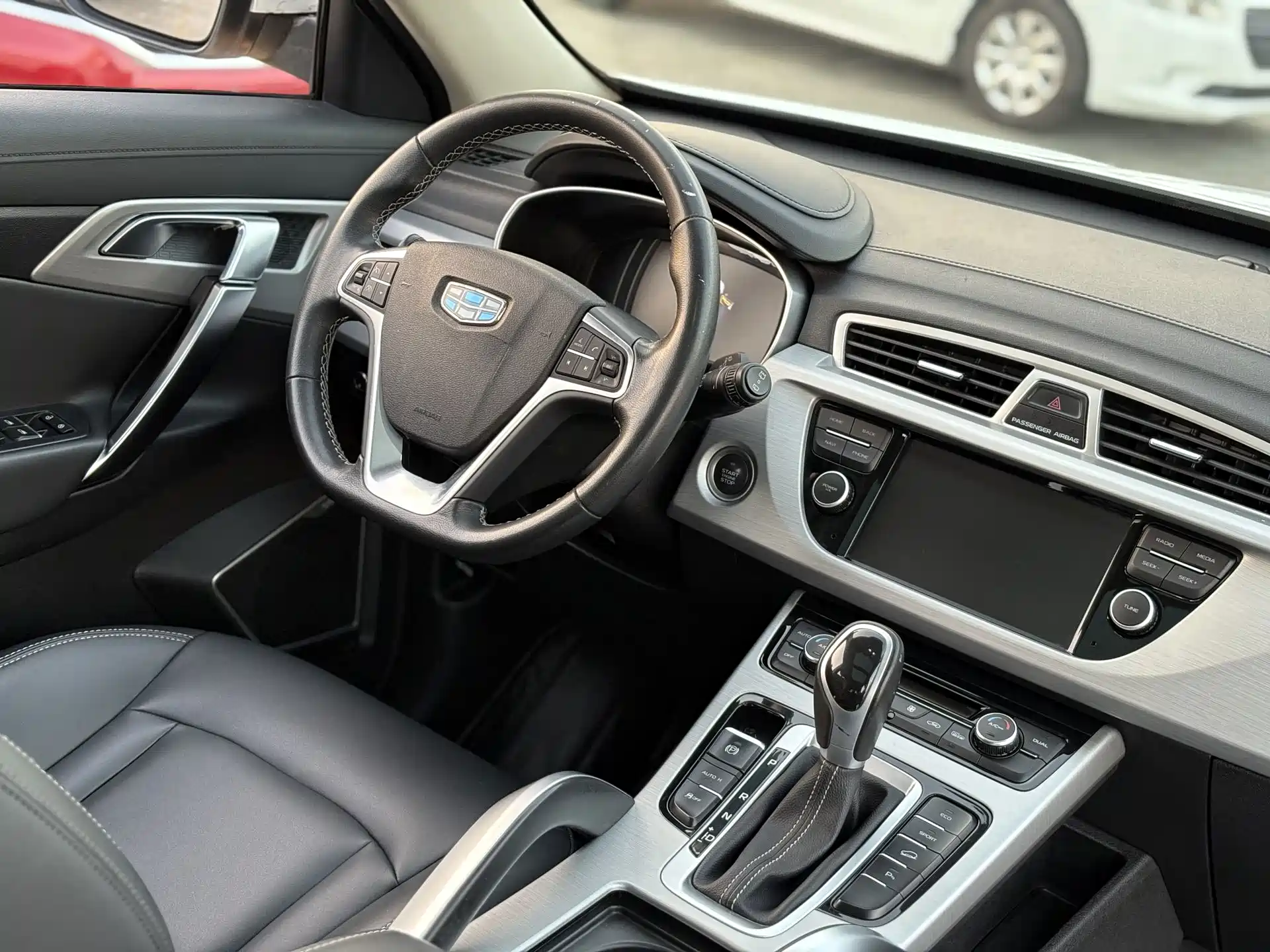 Фото 7 - Geely Atlas