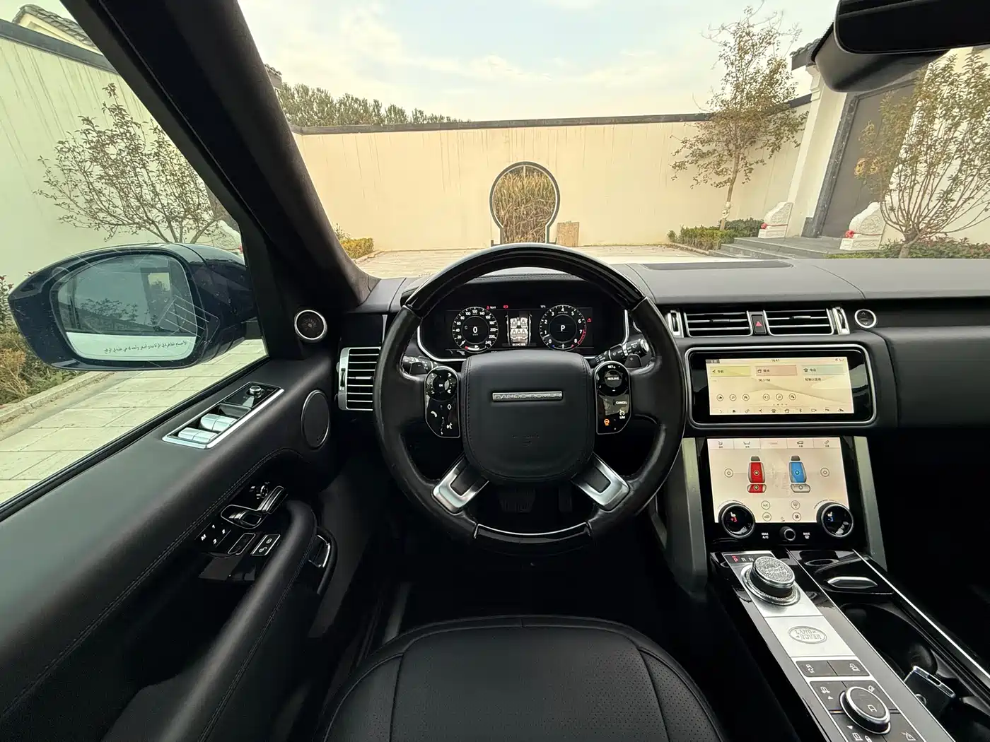 Land Rover Range Rover 2018 3.0 SC V6 Golden Age Edition фото 10