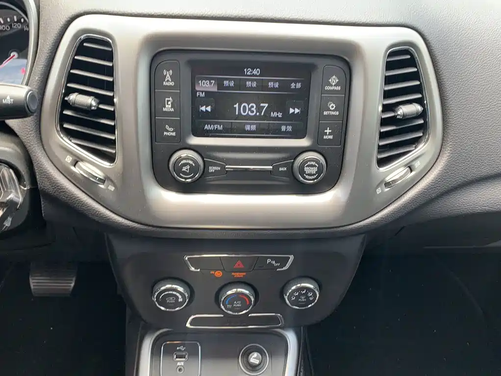 Фото 12 - Jeep Compass