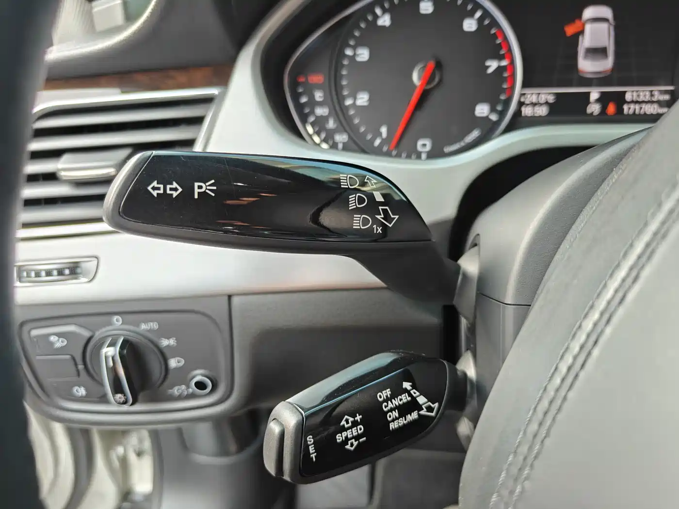 Audi A8 2014 A8L 45 TFSI quattro Luxury фото 18