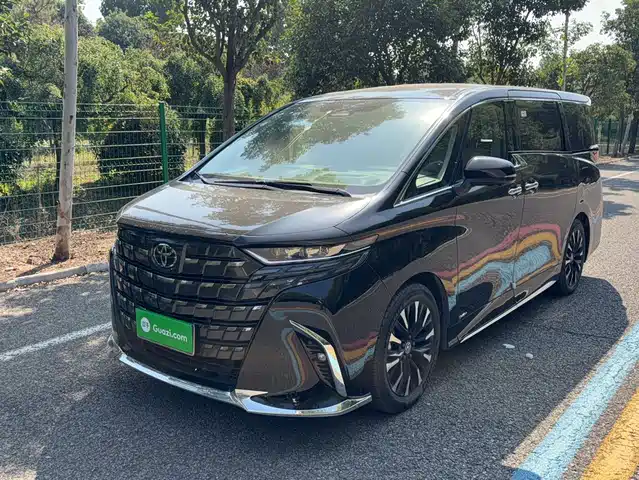Toyota Alphard, фото 1