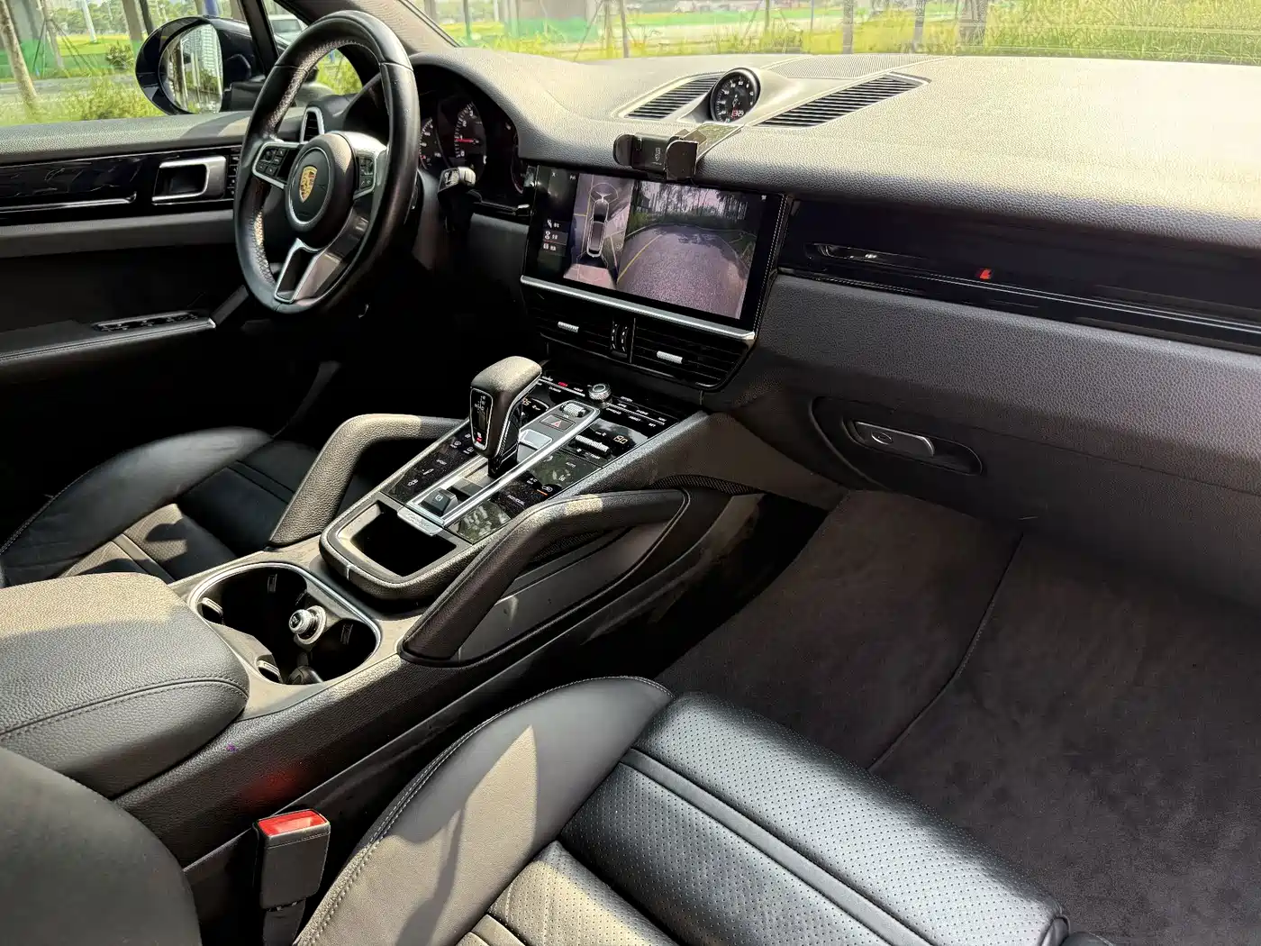 Photo 9 - Porsche Cayenne
