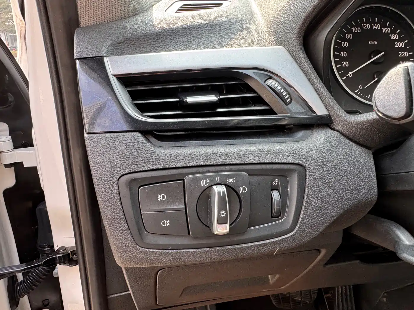BMW X1 2016 sDrive18Li Premium Model фото 11