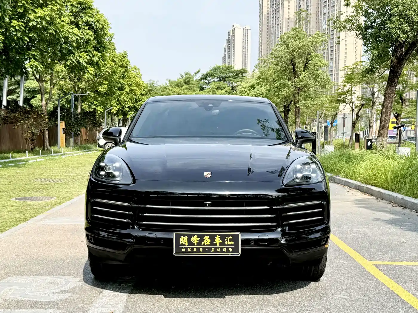 Photo 2 - Porsche Cayenne
