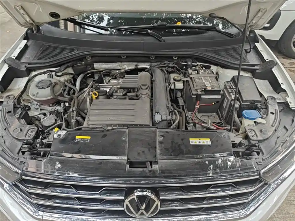 VOLKSWAGEN T-ROC EXPLORING SONGS