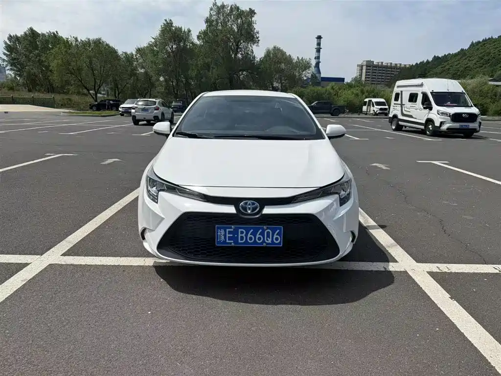 Toyota Levin 2021 Dual Hybrid 1.8H E-CVT Leading Edition фото 2
