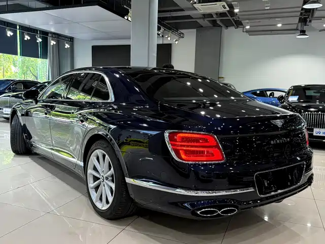 Bentley Flying Spur 2021 4.0T V8 Standard Version — фото 3