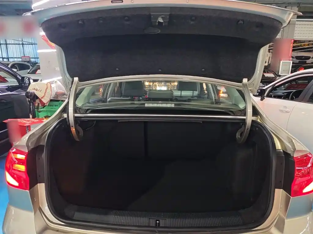 Volkswagen Bora 2016 Model 1.6L Automatic Comfort фото 19